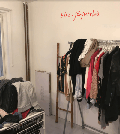 Vaatehuone ennen ilman Liukuovitehtaan säilytysratkaisuja vaatteille.